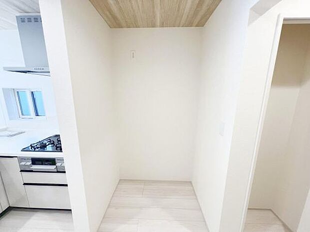 パントリー収納、食料品のまとめ買い、非常食や水、備蓄品の収納にも役立ちそうですね。