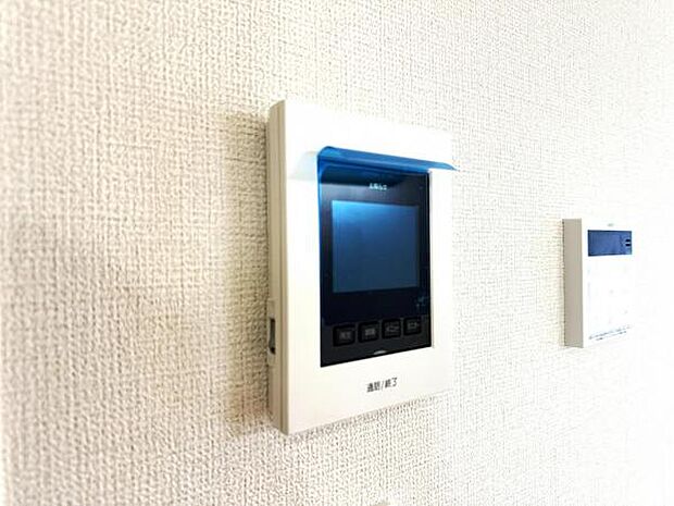 訪問者を確認できるTVモニター付きインターフォンです。