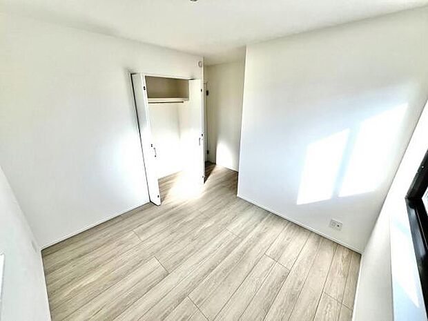 いつでもお部屋をスッキリお使い頂ける収納スペースを設置。