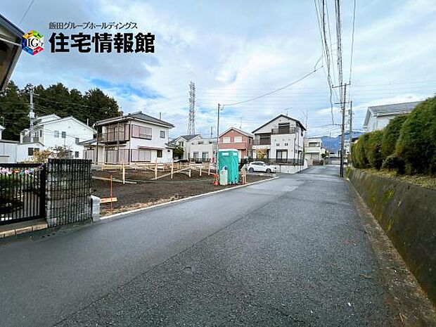 前面道路を含めた現地写真です。ぜひ周辺環境も併せてご覧ください。