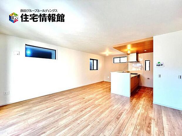 キッチンからリビングが見渡せ、お料理中もご家族の様子を見守れます