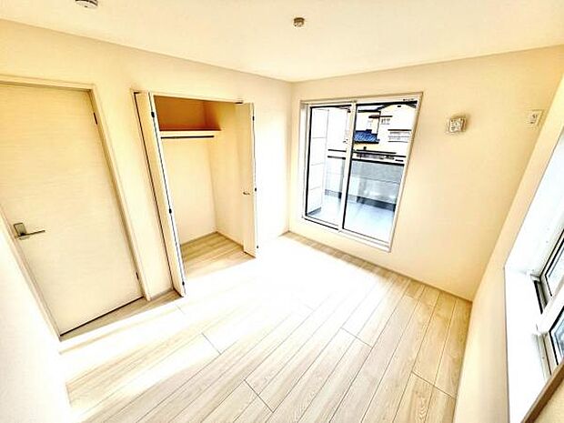 いつでもお部屋をスッキリお使い頂ける収納スペースを設置。