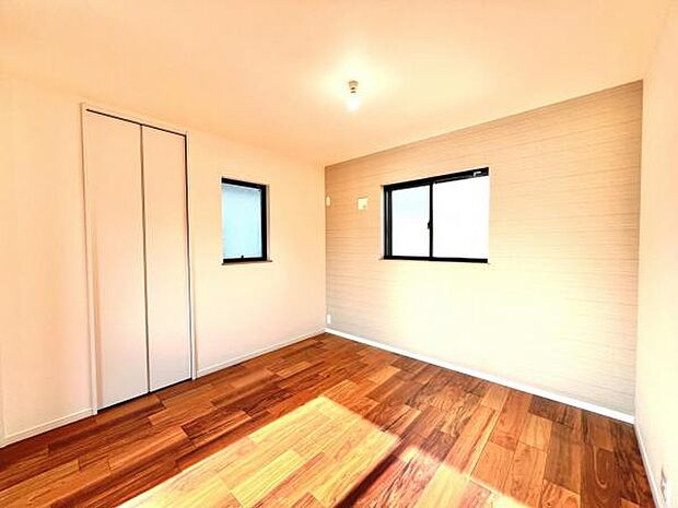 自分好みのアレンジで居心地の良い空間になりそうです。この部屋は5.6帖の寝室と続き間です。