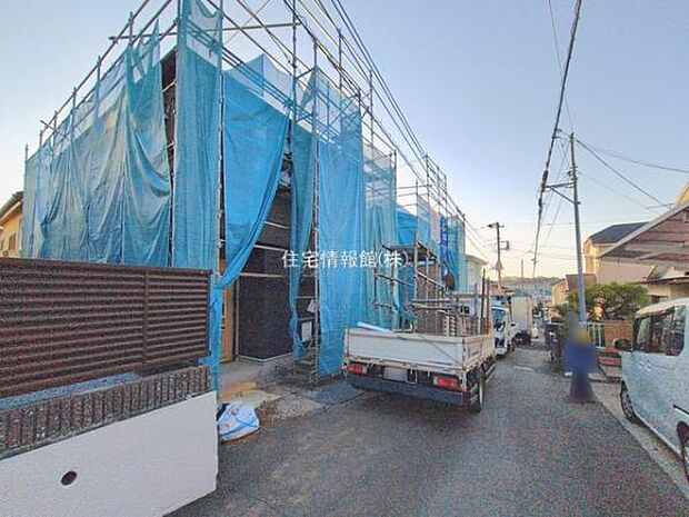 前面道路を含めた現地写真です。