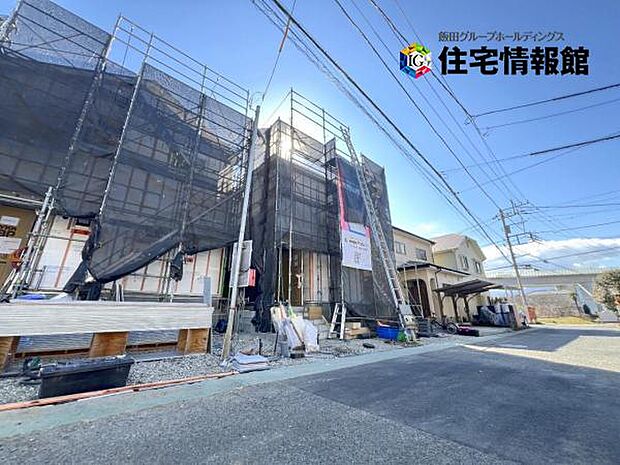 前面道路を含めた現地写真です。ぜひ周辺環境も併せてご覧ください。