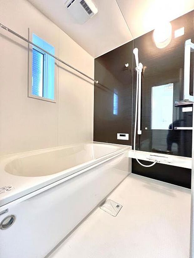 スタイリッシュな浴室で1日の疲れをゆったり癒されるのもいいですね。