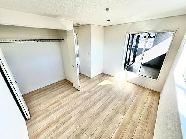 いつでもお部屋をスッキリお使い頂ける収納スペースを設置。