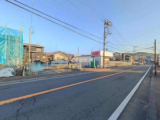 前面道路を含めた現地写真です。