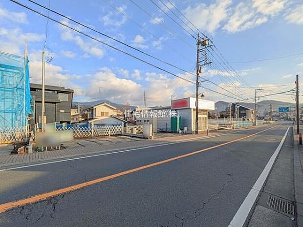 前面道路を含めた現地写真です。