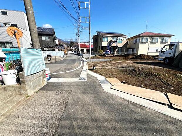 前面道路を含めた現地写真です。ぜひ周辺環境も併せてご覧ください。