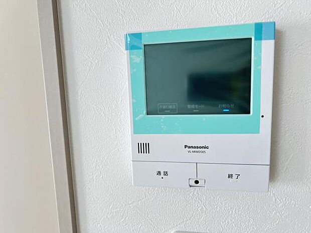 訪問者を確認できるTVモニター付きインターフォンです。
