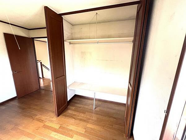 いつでもお部屋をスッキリお使い頂ける収納スペースを設置。