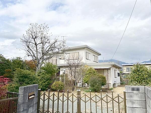 間取はファミリーにもおすすめ6LDKの戸建住宅です。陽当たり・開放感をぜひ現地でご確認ください。