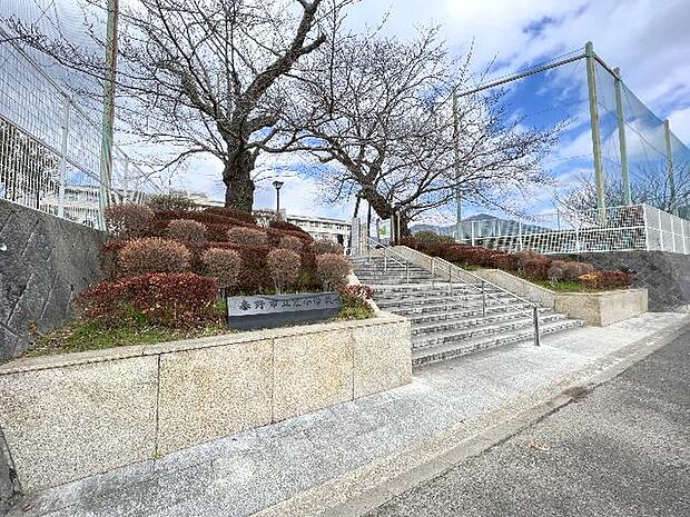 秦野市立東小学校まで約2300m(徒歩29分)