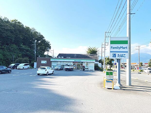 ファミリーマート 秦野中井インター店まで約1960m(徒歩25分)