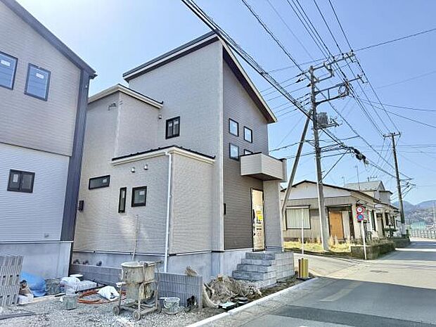 建物外観にアクセントが生まれ、重厚な外観を創り出しています。