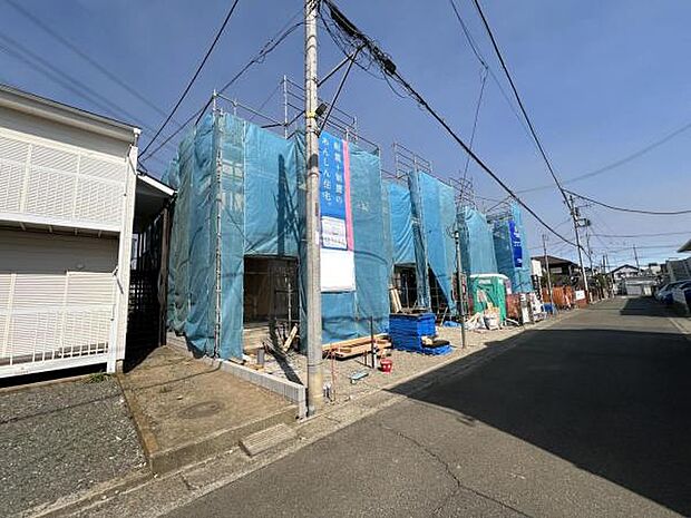 前面道路を含めた現地写真です。