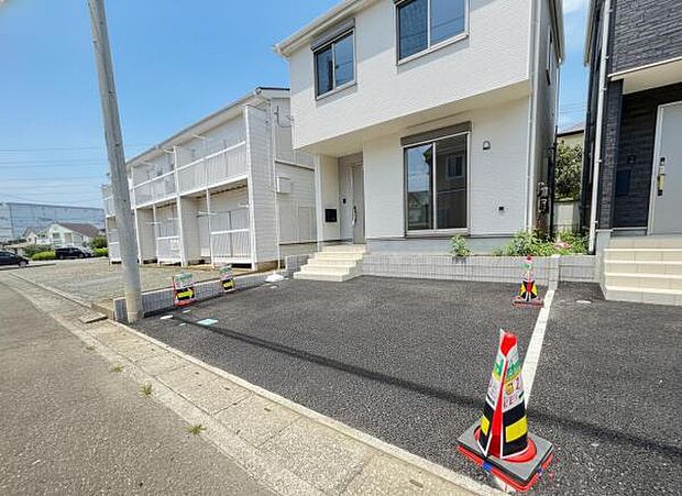 駐車場ももちろん完備しておりますのでお車所有の方にも心強いです。