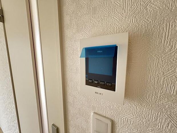 訪問者を確認できるTVモニター付きインターフォンです。