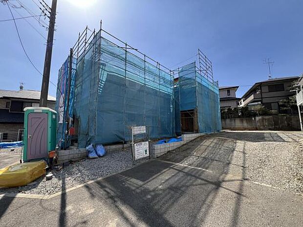 前面道路を含めた現地写真です。ぜひ周辺環境も併せてご覧ください。