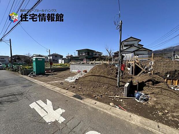 前面道路を含めた現地写真です。ぜひ周辺環境も併せてご覧ください。