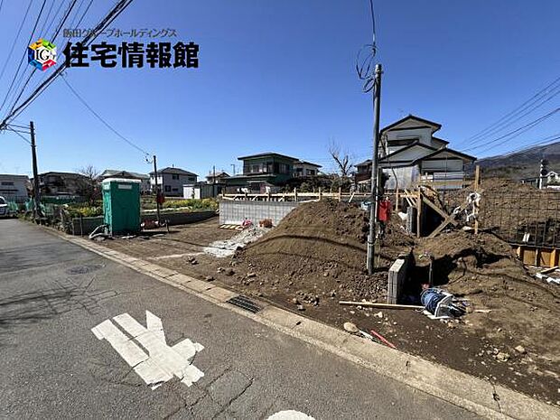 前面道路を含めた現地写真です。ぜひ周辺環境も併せてご覧ください。