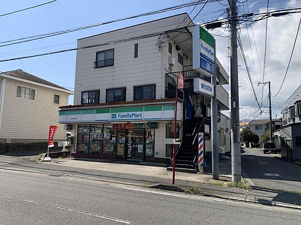 ファミリーマート 秦野西田原店まで約1090m(徒歩14分)