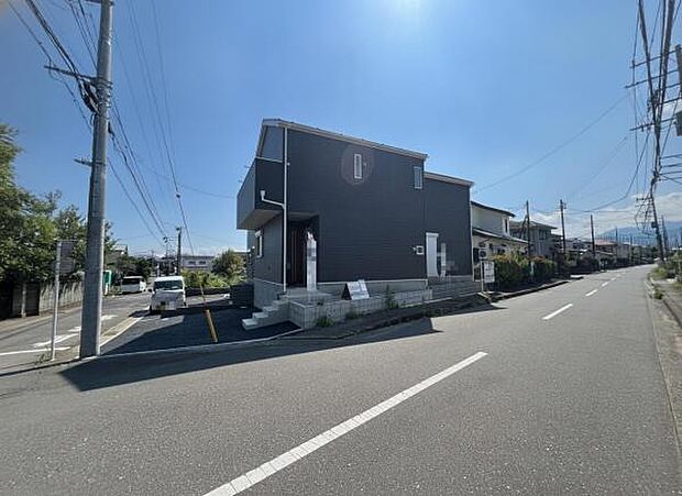 前面道路を含めた現地写真です。