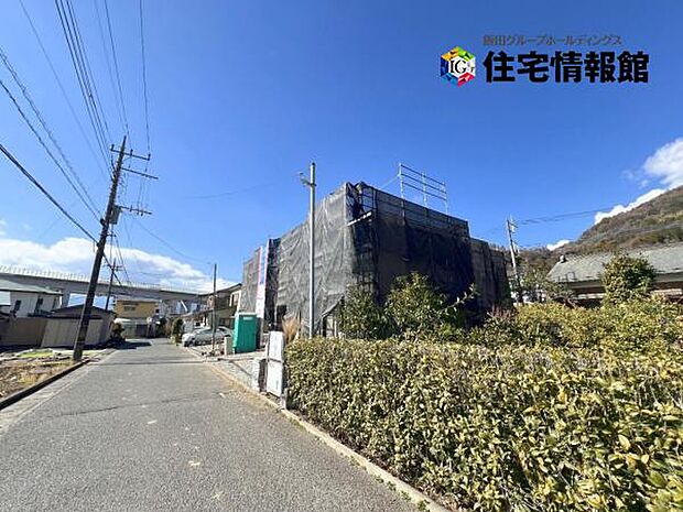 前面道路を含めた現地写真です。ぜひ周辺環境も併せてご覧ください。