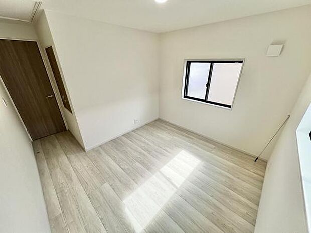 いつでもお部屋をスッキリお使い頂ける収納スペースを設置。