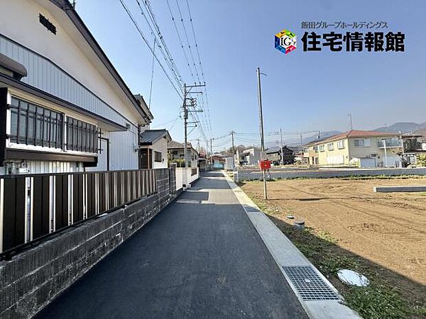 前面道路を含めた現地写真です。ぜひ周辺環境も併せてご覧ください。