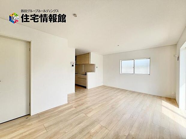 ゆったりとした開放的なダイニングキッチンスペースです。