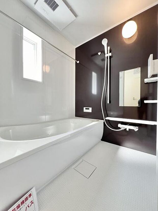 スタイリッシュな浴室で1日の疲れをゆったり癒されるのもいいですね。