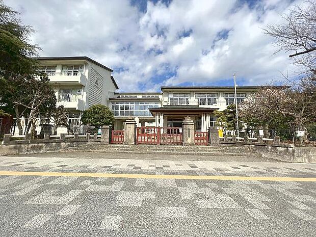 秦野市立本町小学校まで約960m(徒歩12分)