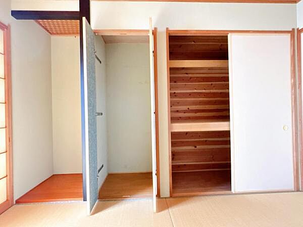 中の物を確認しやすく、取り出しやすい収納スペース。お部屋を広々とお使いいただけます。