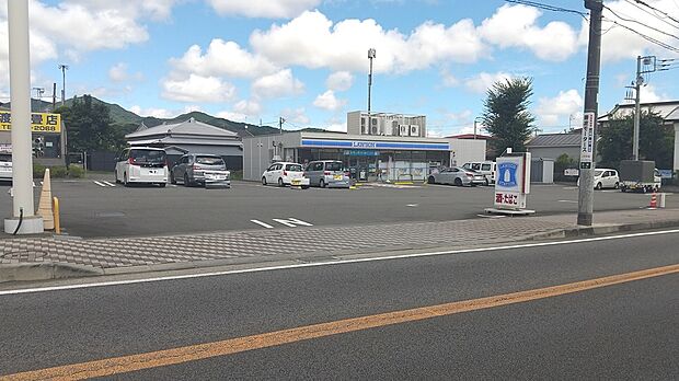 ローソン 秦野曽屋一丁目店まで約320m(徒歩4分)