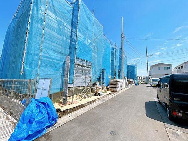 前面道路を含めた現地写真です。ぜひ周辺環境も併せてご覧ください。