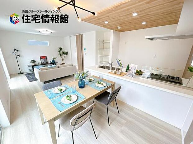 ご家族が集うLDKは約18帖の広さ、団らんの空間です。