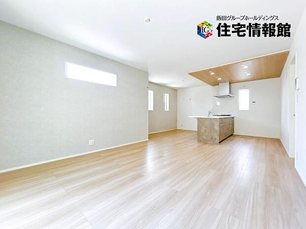 暖かな日差しが差し込むリビングダイニングです。