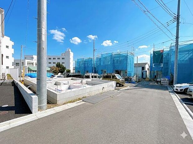 前面道路を含めた現地写真です。ぜひ周辺環境も併せてご覧ください。