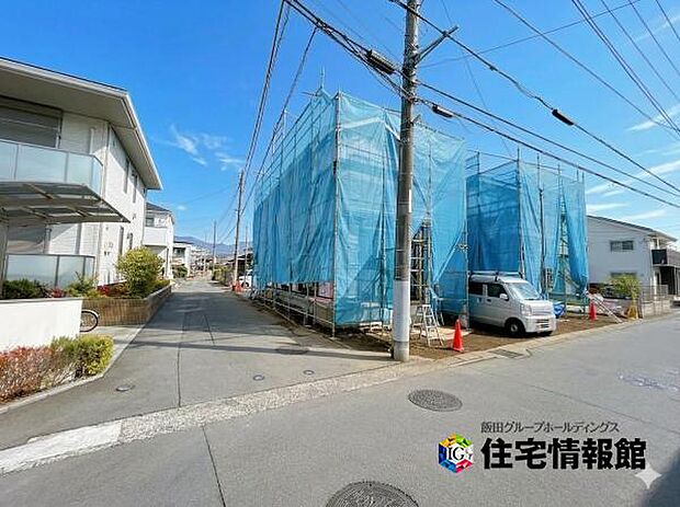 前面道路を含めた現地写真です。ぜひ周辺環境も併せてご覧ください。