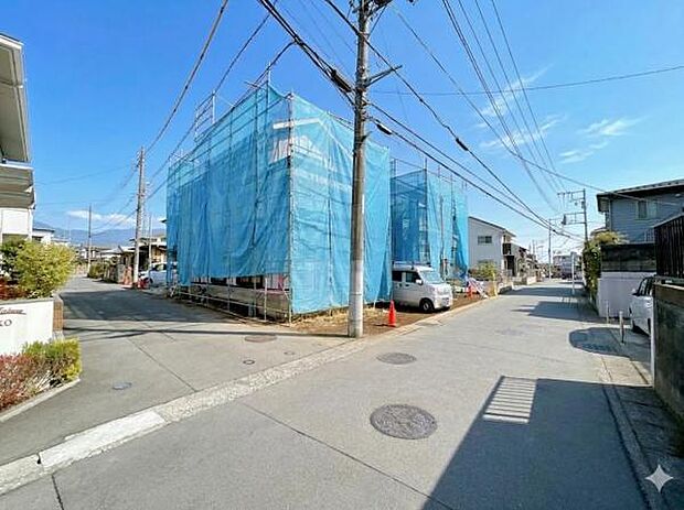 前面道路を含めた現地写真です。