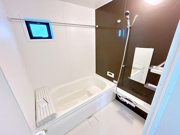 スタイリッシュな浴室で1日の疲れをゆったり癒されるのもいいですね。