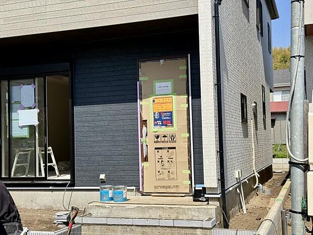 綺麗で明るい玄関でお客様をお迎えいただけます。