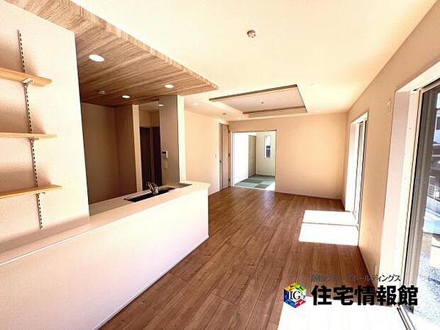 暖かな日差しが差し込むリビングダイニングです。