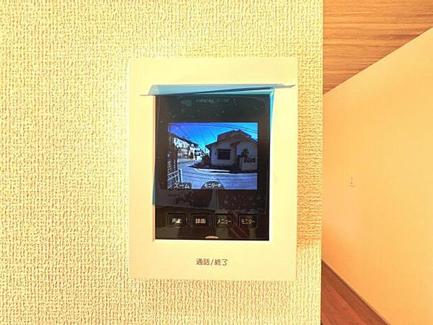 訪問者を確認できるTVモニター付きインターフォンです。