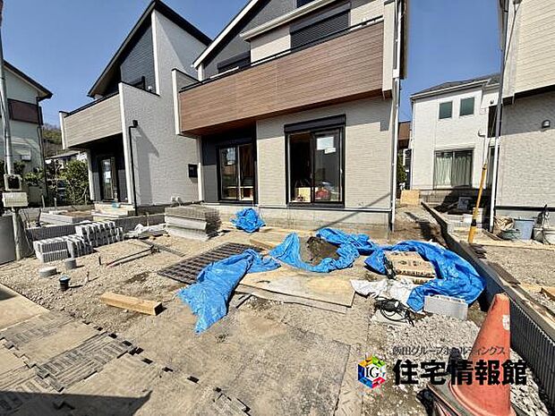 セカンドカーにも便利な駐車2台可能です。(車種によります)