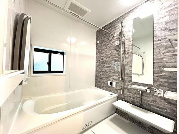 スタイリッシュな浴室で1日の疲れをゆったり癒されるのもいいですね。