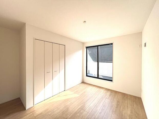 中の物を確認しやすく、取り出しやすい収納スペース。お部屋を広々とお使いいただけます。