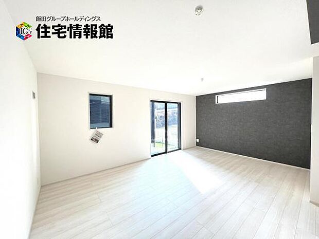 ご家族が集うLDKは約18帖の広さ、団らんの空間です。